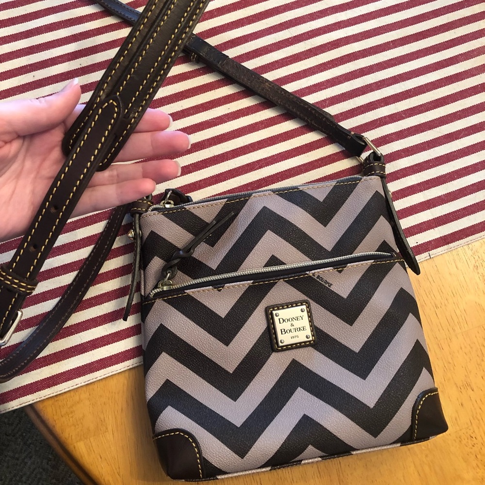 Chevron Dooney and Bourke Letter Carrier